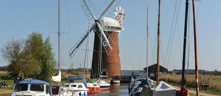 Fabulous 2 Bedroom Dog Friendly Chalet 5 Min Walk To Beach, Nr Gt Yarmouth & Norfolk Broads Scratby Bagian luar foto